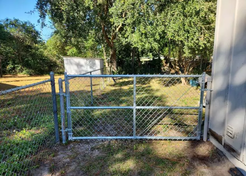 Chain Link Gate 1