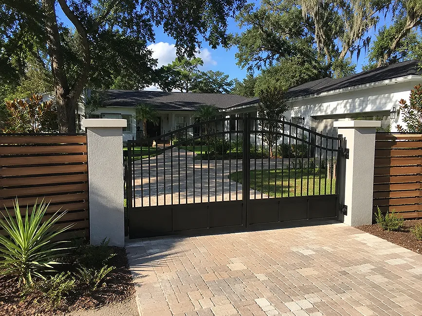 Custom gate and fence installation in Jacksonville