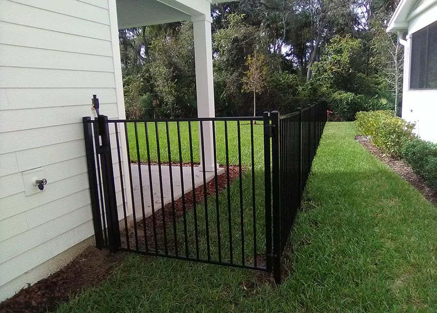 Short Fence For Dogs With Gate