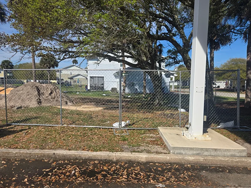 Temporary fence rental panels installed for site control in Northeast Florida