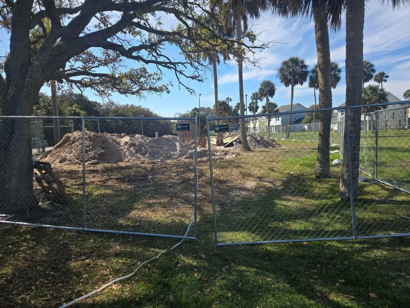Temporary fence rental Jacksonville setup for jobsite safety and security