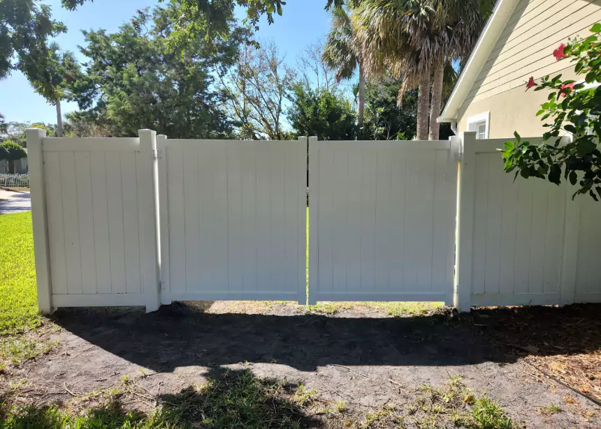 White Vinyl Gate Repair After